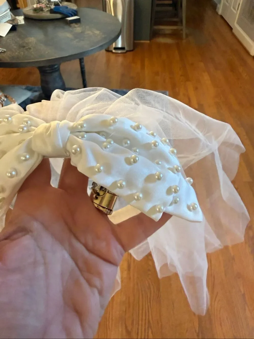 White Satin & Pearl Bow Short Wedding Veil NIB